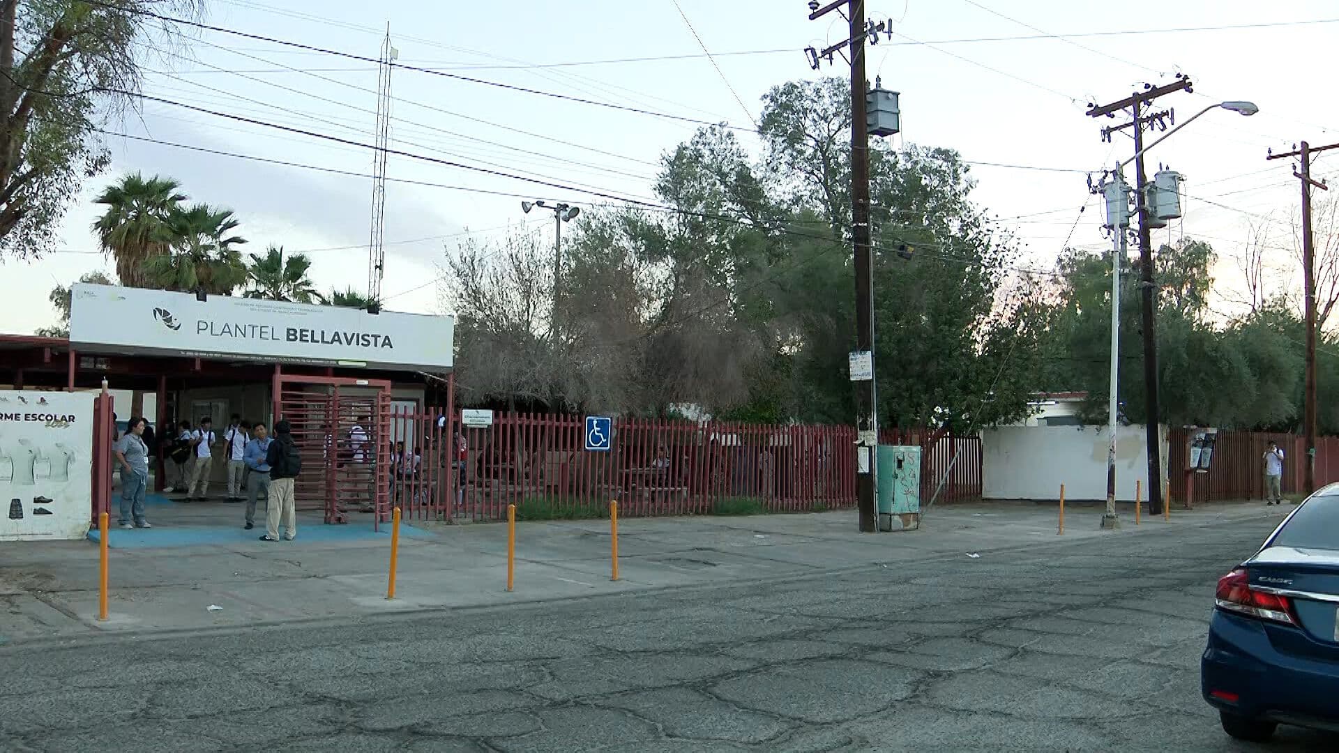 Instalan Alumbrado en Accesos del Cecyte Bellavista en Mexicali, BC