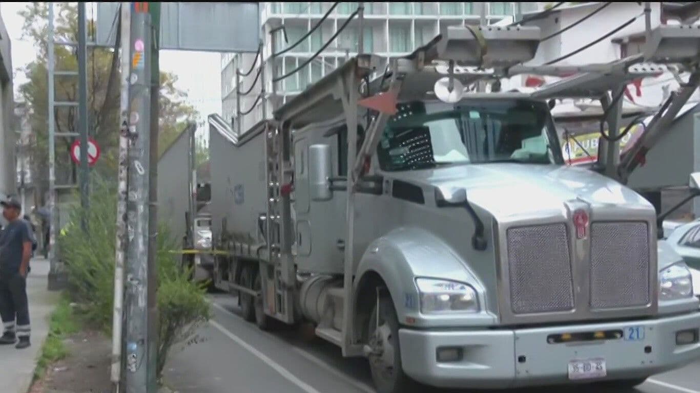¿Qué Pasó en la Colonia Roma Hoy? Trabajador de un Tráiler Resulta Lesionado tras Caer