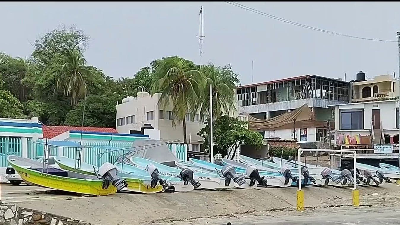 Cierran Navegación en Puerto Escondido por Depresión Tropical; Prevén Lluvias y Fuerte Oleaje en Oaxaca