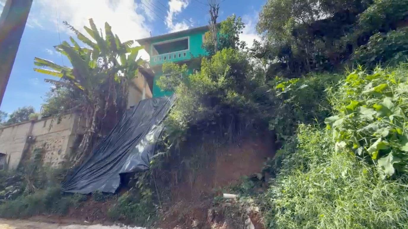 Familias en Riesgo de Deslizamientos Siguen Esperando Ayuda en Xalapa
