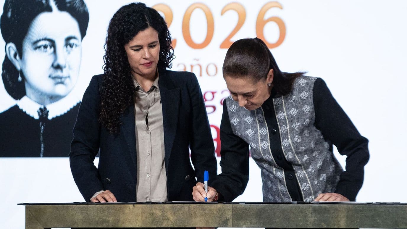 Sheinbaum Firma Decreto que Prohíbe Doble Nacionalidad a Servidores Públicos