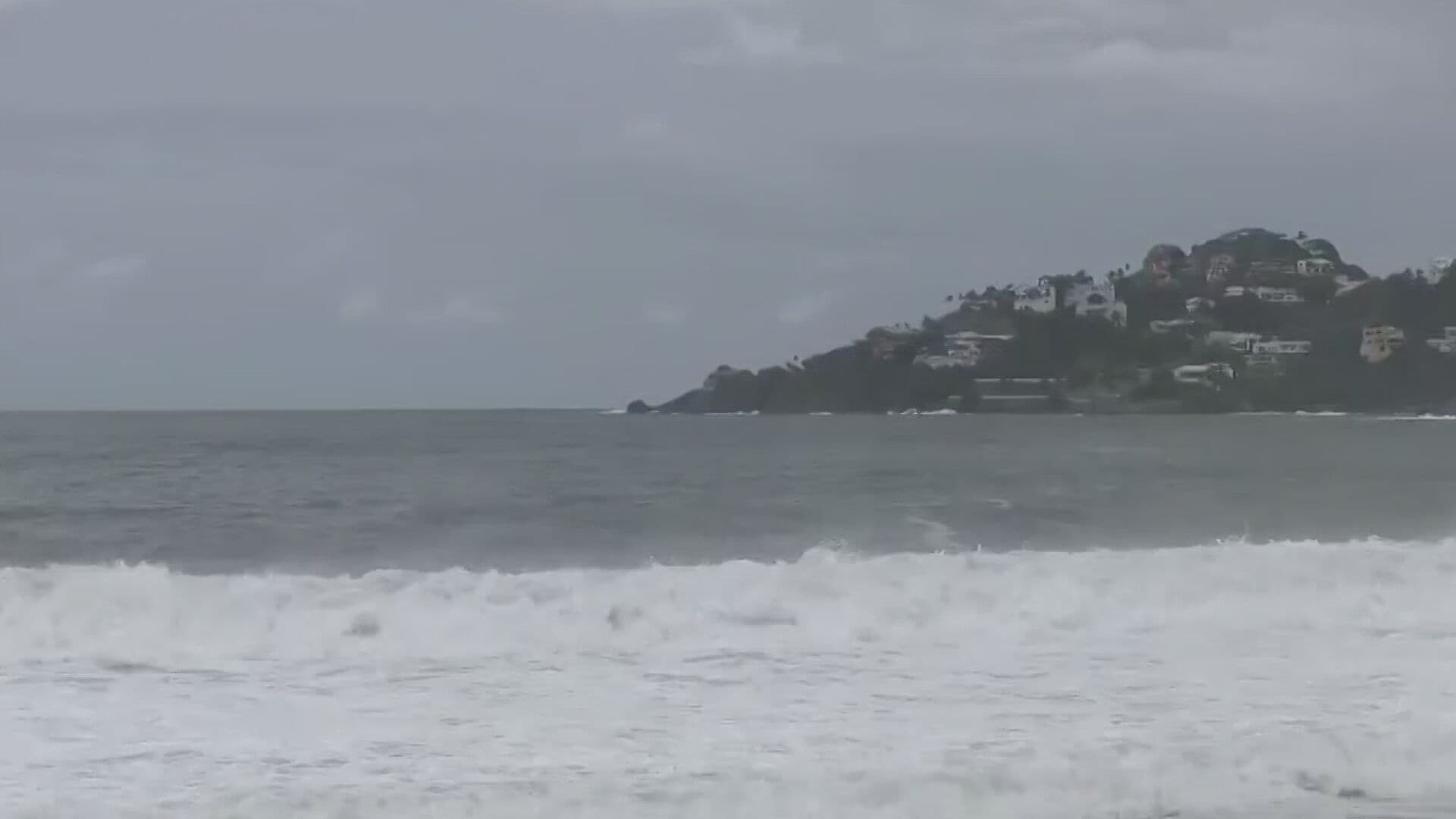 Tormenta Tropical Simon Avanza Cerca de las Costas de Michoacán y Colima