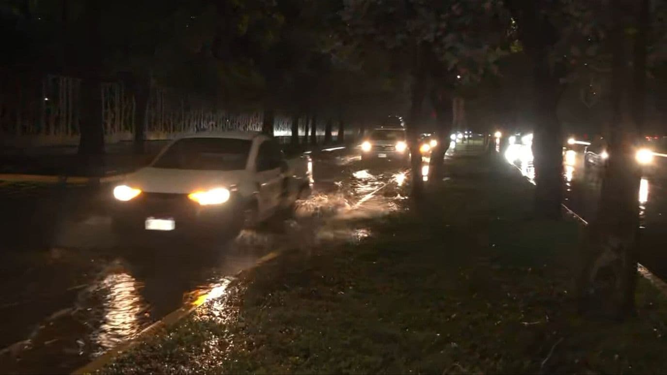 Fuertes lluvias dejan encharcamientos en Puebla