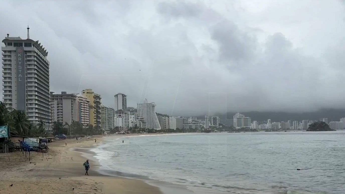 Tormenta Tropical Simón se Fortalece Frente a Costas de Guerrero