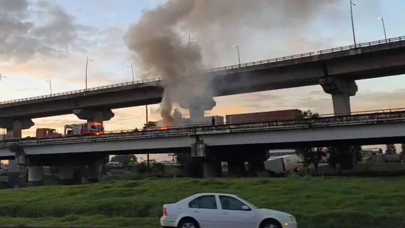 Accidente Incendio Automóvil Virtus Blanco Autopista México Puebla San Felipe Hueyotlipan CDMX