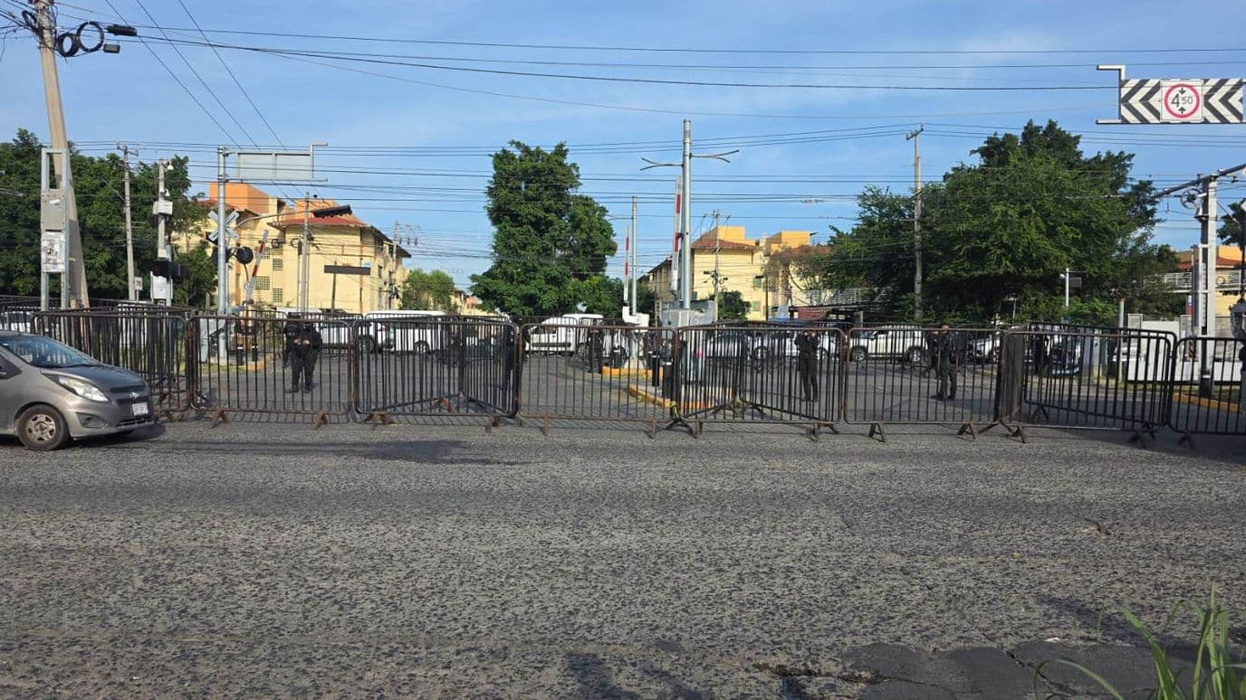 Colocan Vallas Para Evitar Afectaciones en la Línea 1 Durante Manifestaciones