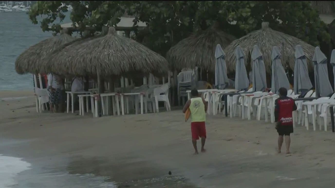 Tormenta Tropical Simon Eleva el Oleaje en Acapulco; Mantienen Cerrado el Puerto