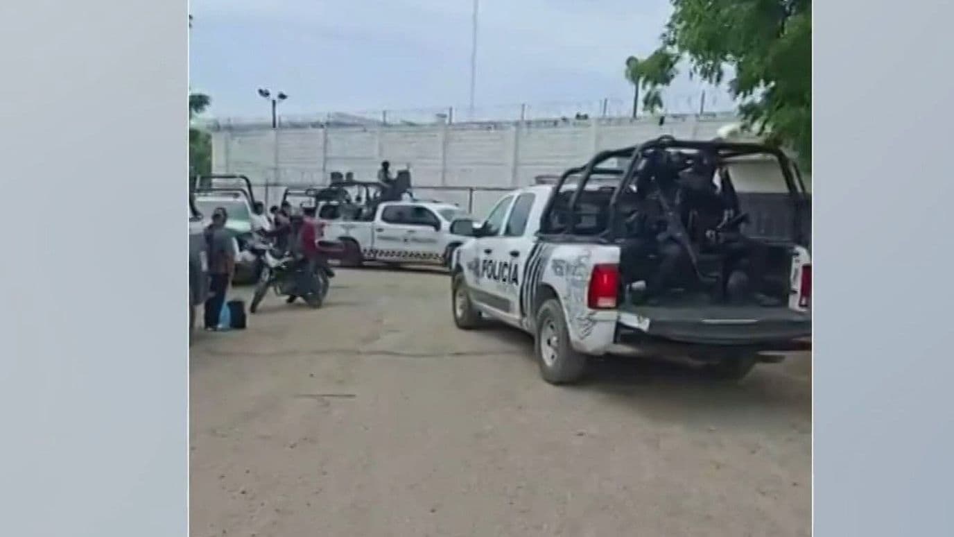 Reportan Movilización en el Penal de Mazatlán, Sinaloa: Helicóptero Sobrevuela la Zona