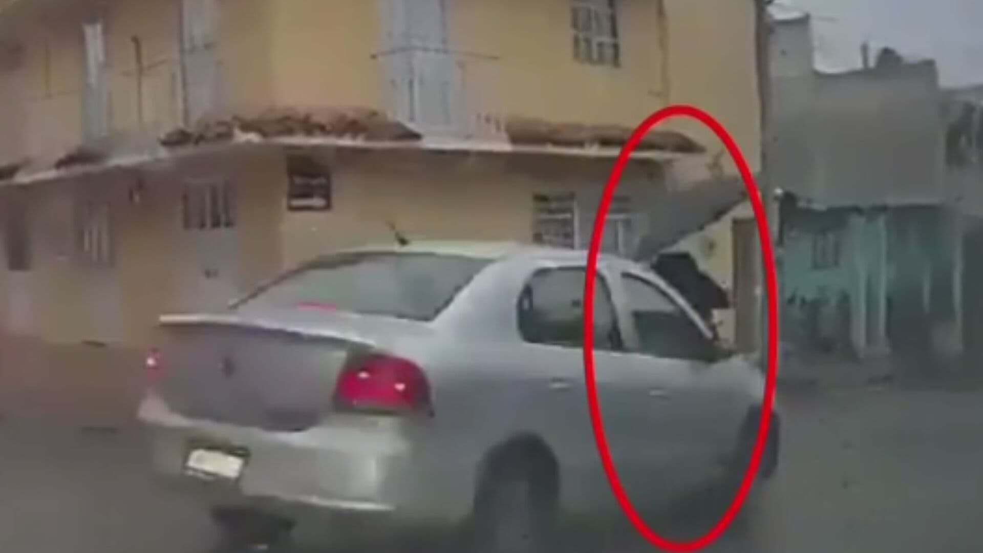 Video | Automovilista Arrolla a un Estudiante en Puebla