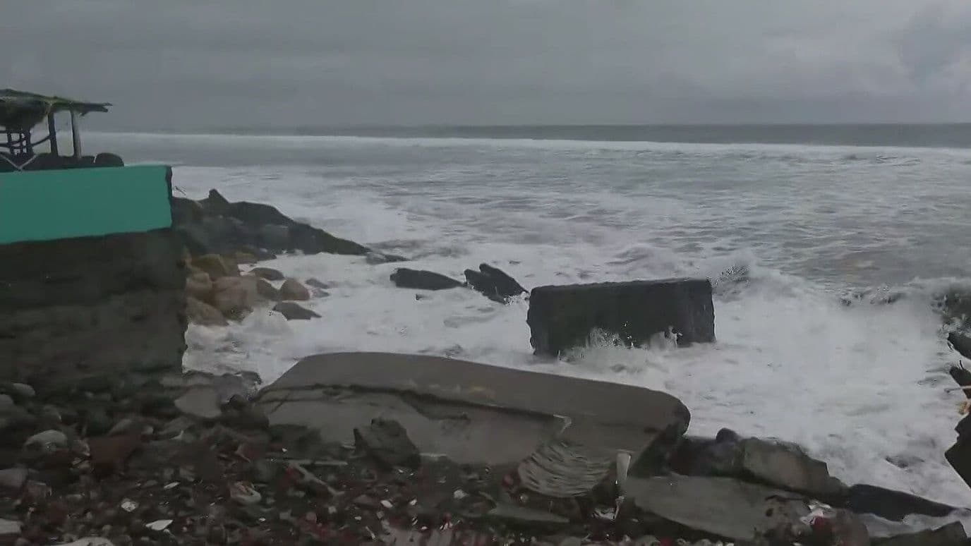 Simón Golpea Costas de Colima con Oleaje de Más de 3 Metros; Así Lucen las Playas de Tecomán