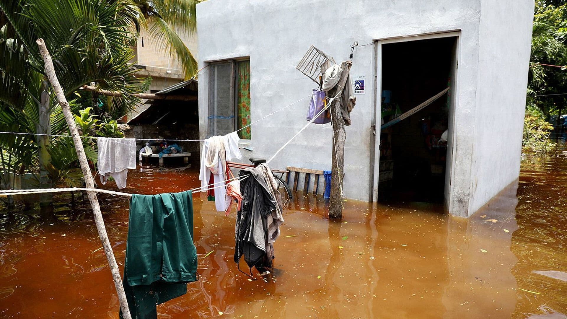 Huracán Isaias Deja una Colonia Completamente Inundada en Yucatán