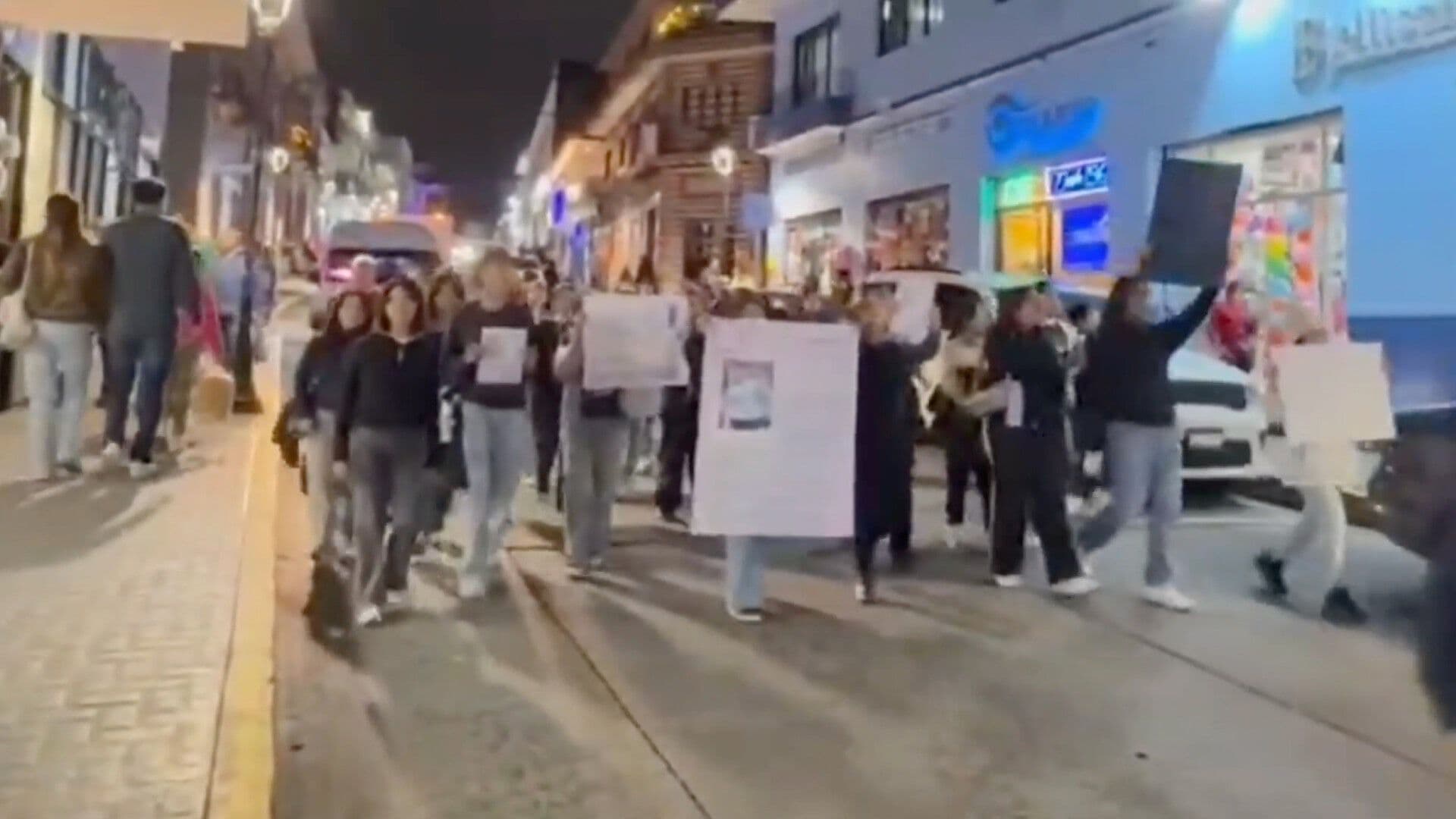 Protestaron por la Muerte de Dariana 'N' en Calles de Teziutlán, Puebla
