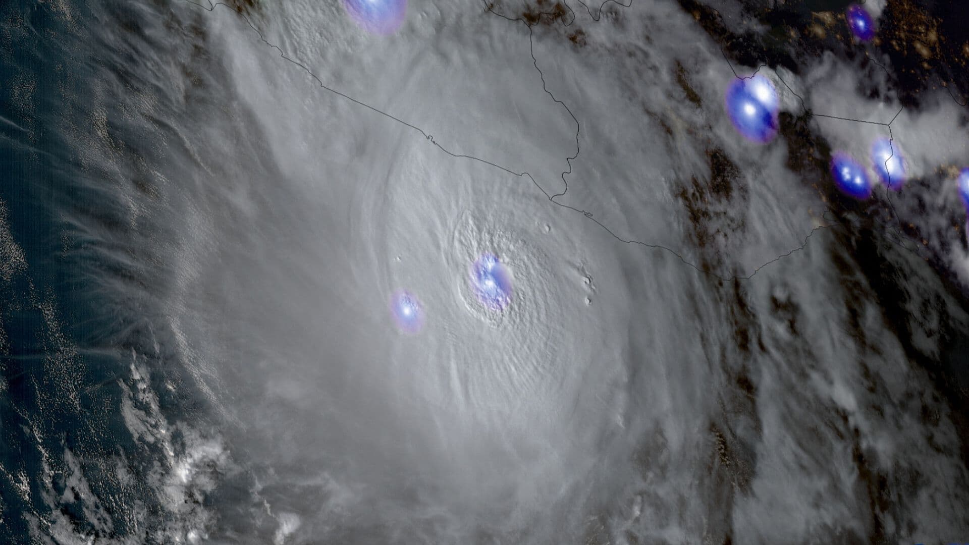 Huracán Isaías Sube a Categoría 2 y Avanza hacia EUA por el Golfo de México