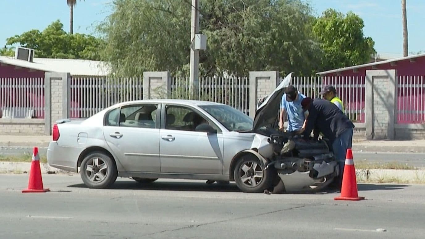 Dos Mujeres Resultan Lesionadas tras Choque en Bulevar Solidaridad de Hermosillo