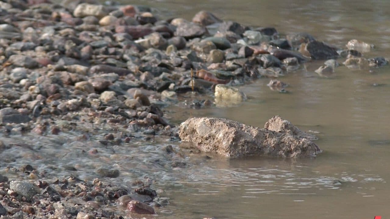 Vecinos Piden Reparar Fugas de Drenaje en Bulevar Quiroga en Hermosillo