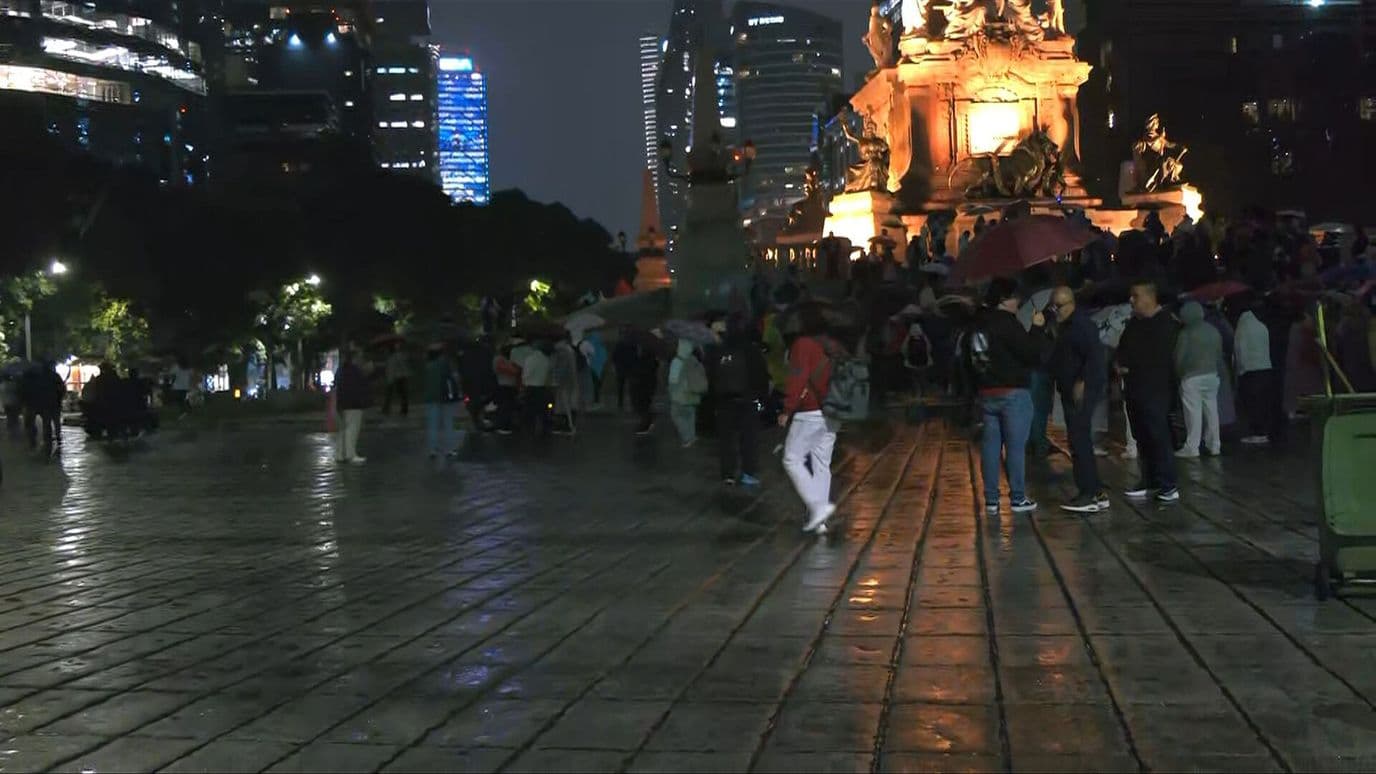 Trabajadores del IMSS Bloquean Reforma a la Altura del Ángel; Exigen Insumos y Salario
