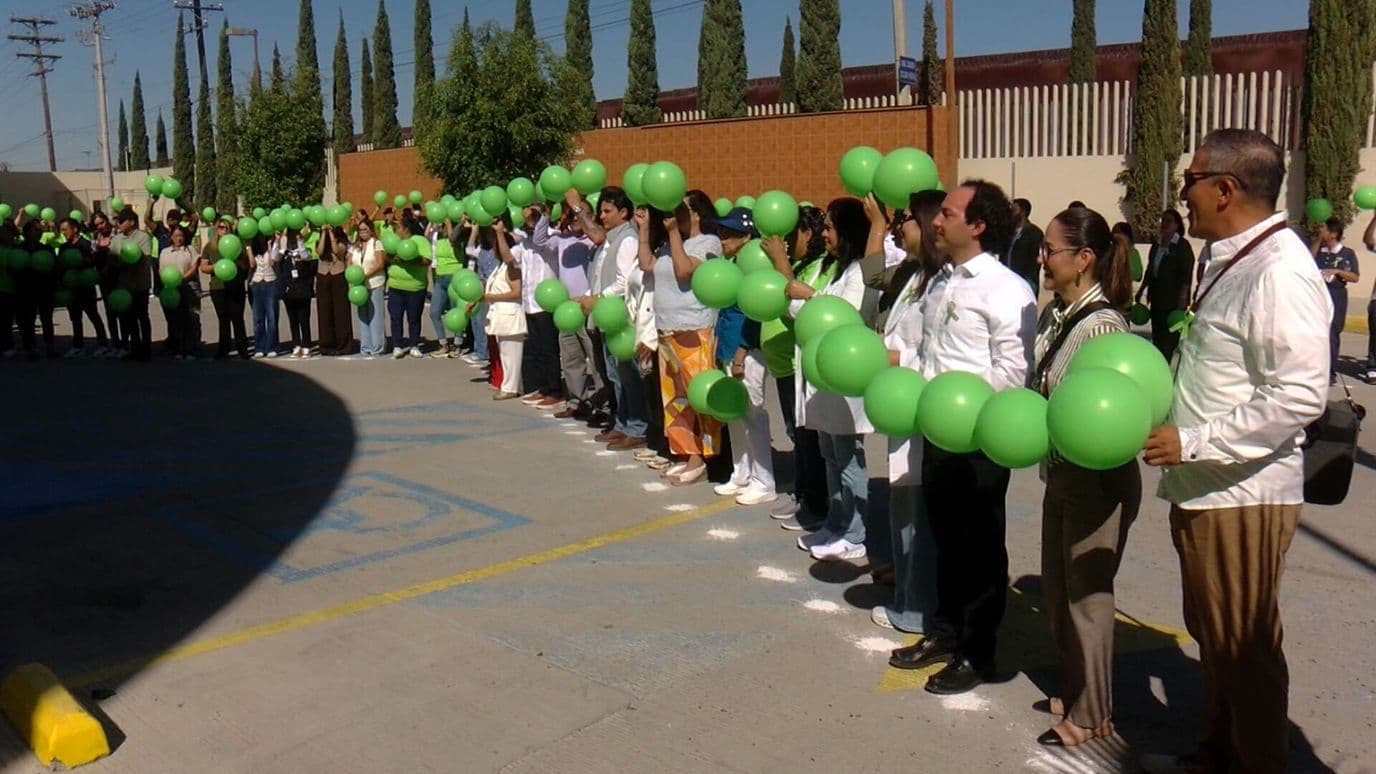 Conmemoran con Lazo Humano por el Día Mundial de la Salud Mental en Tijuana, BC