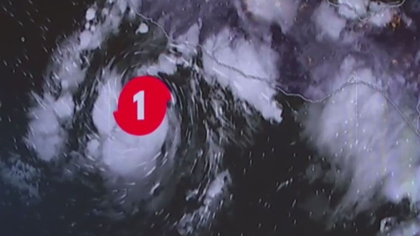 Imagen Satelital Muestra Ubicación del Huracán Simon Categoría 1 Hoy