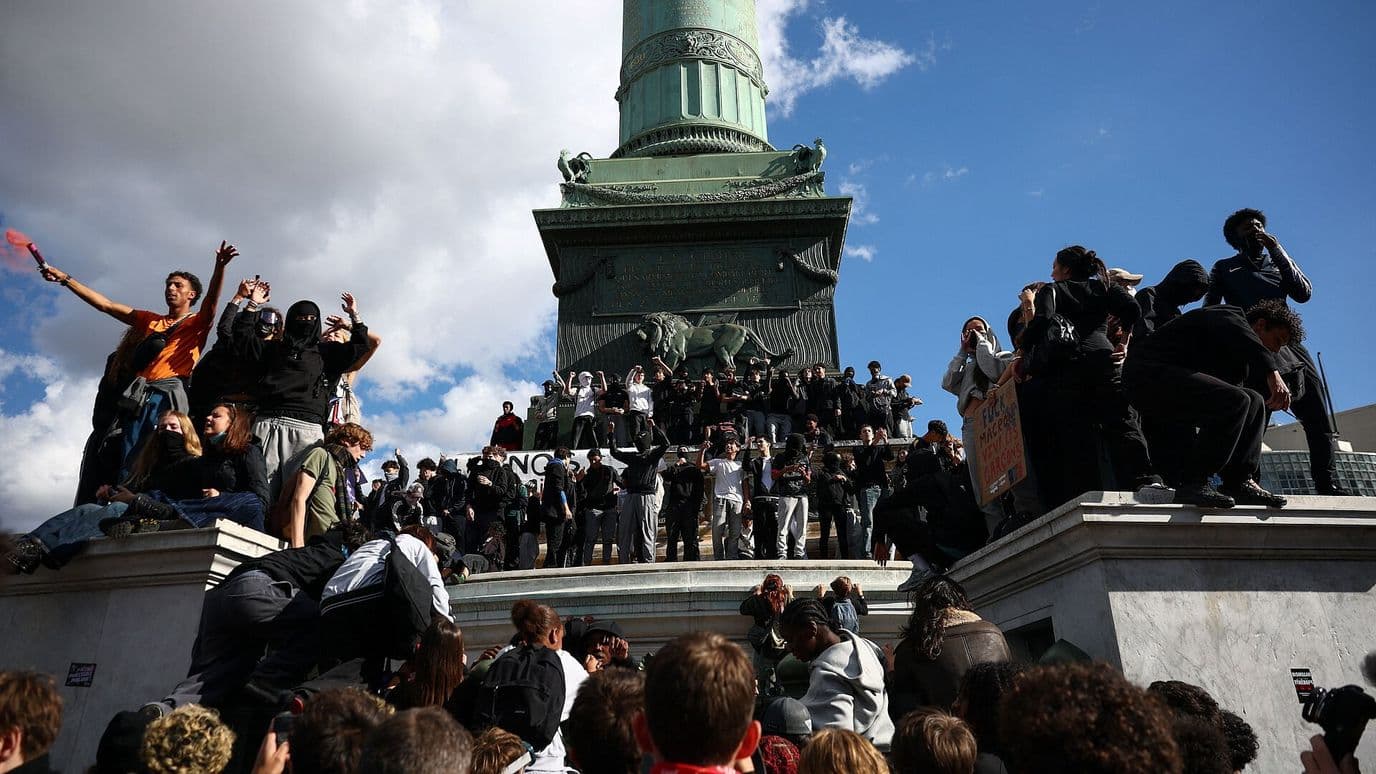 Así Fue el Enfrentamiento de Estudiantes y Policías en La Bastilla, en París