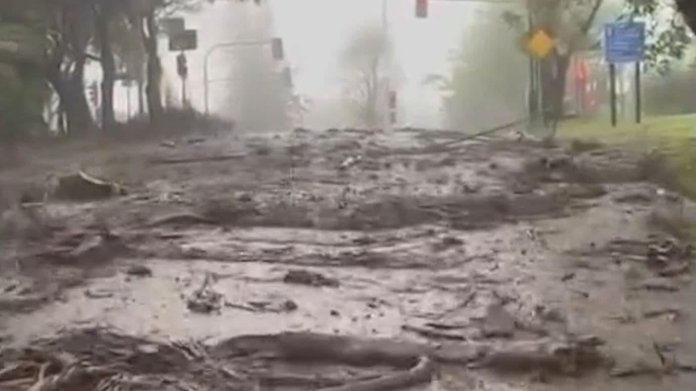 Así se Vio Desde un Auto la Llegada del Aluvión que Inundó el Sector de Las Condes en Chile