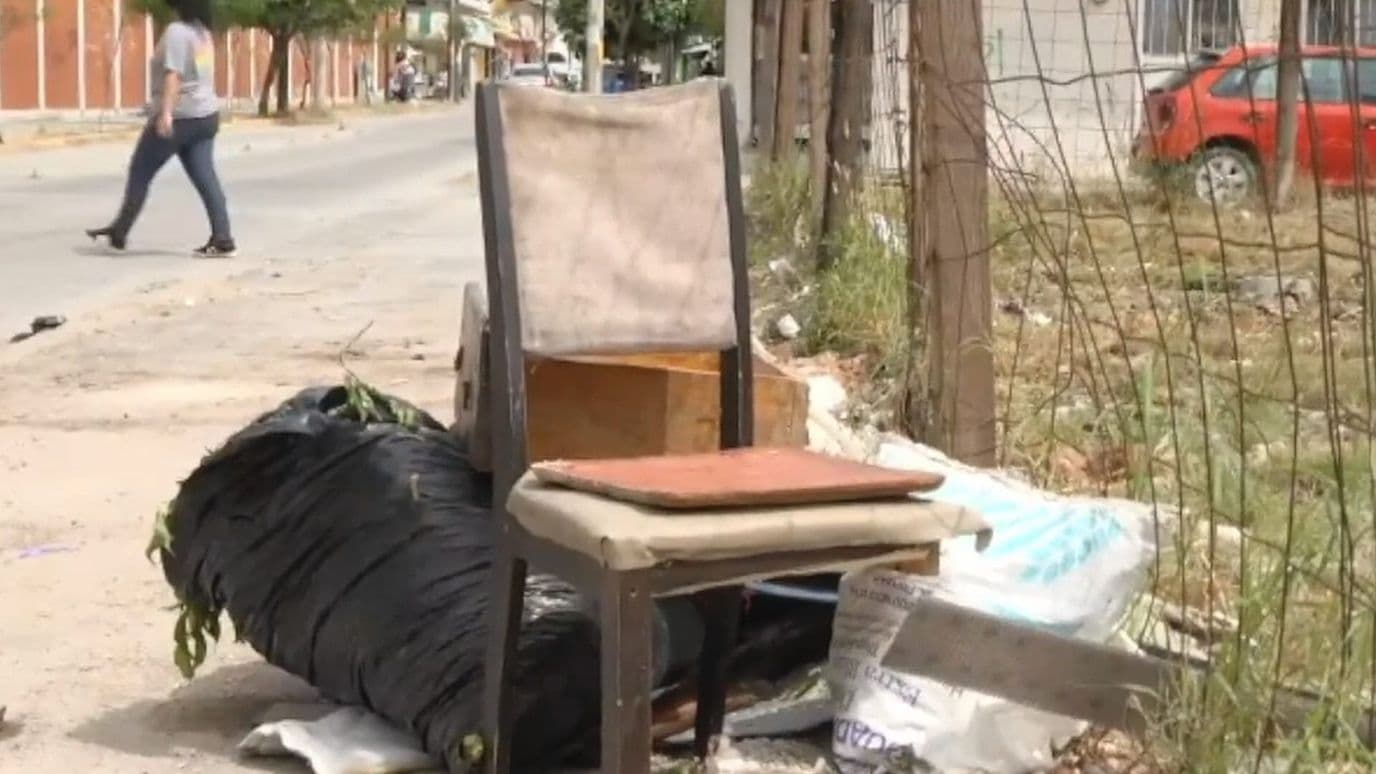 Vecinos de la Colonia 10 de Mayo en León Denuncian que Usan Paradas como Basureros