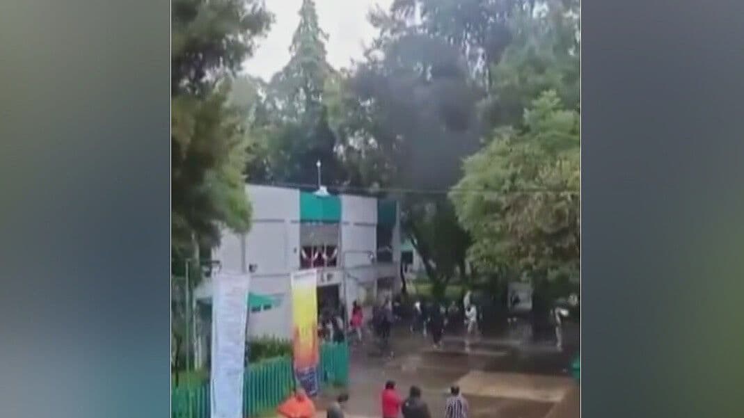 Video | A sí Fue el Momento en que Encapuchados Lanzan Cohetones en Bachilleres 6
