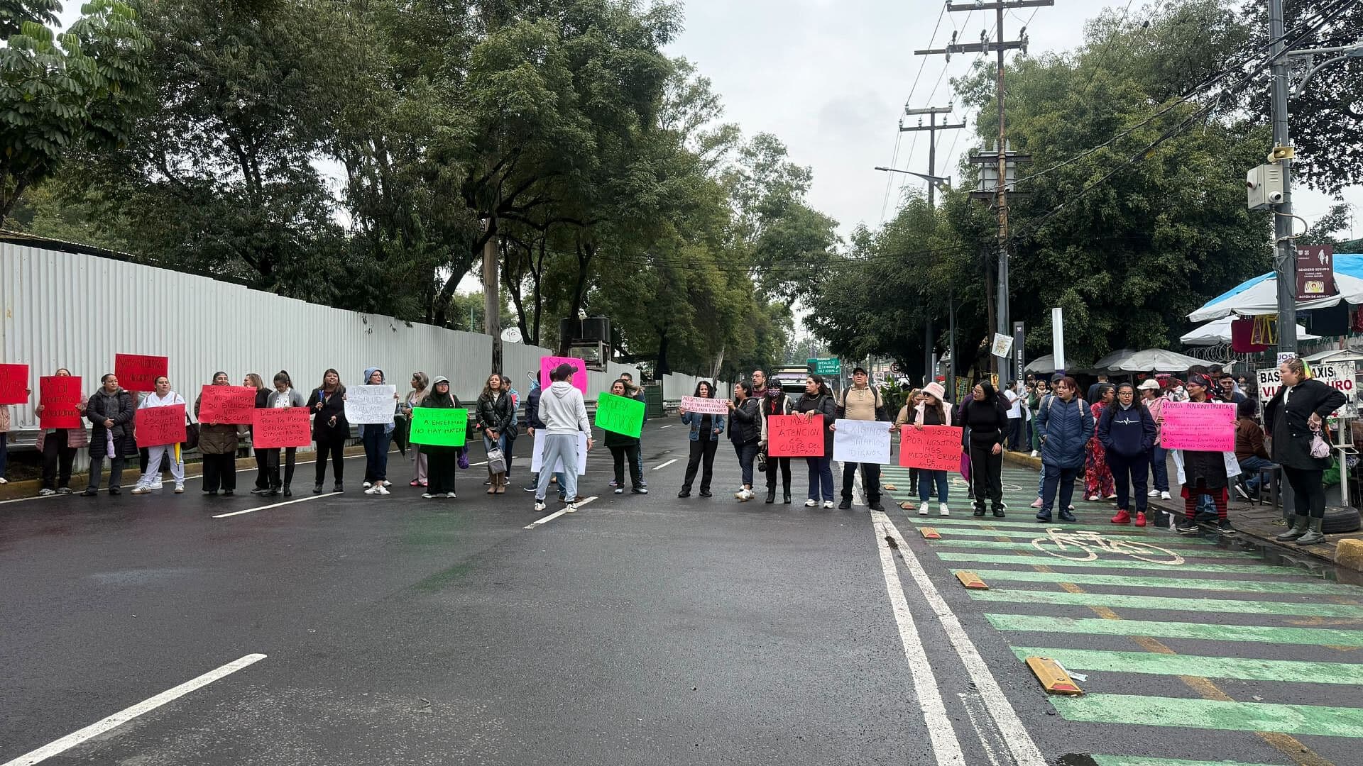 Trabajadores de la Clínica 7 del IMSS Bloquean Calzada de Tlalpan: Alternativas Viales