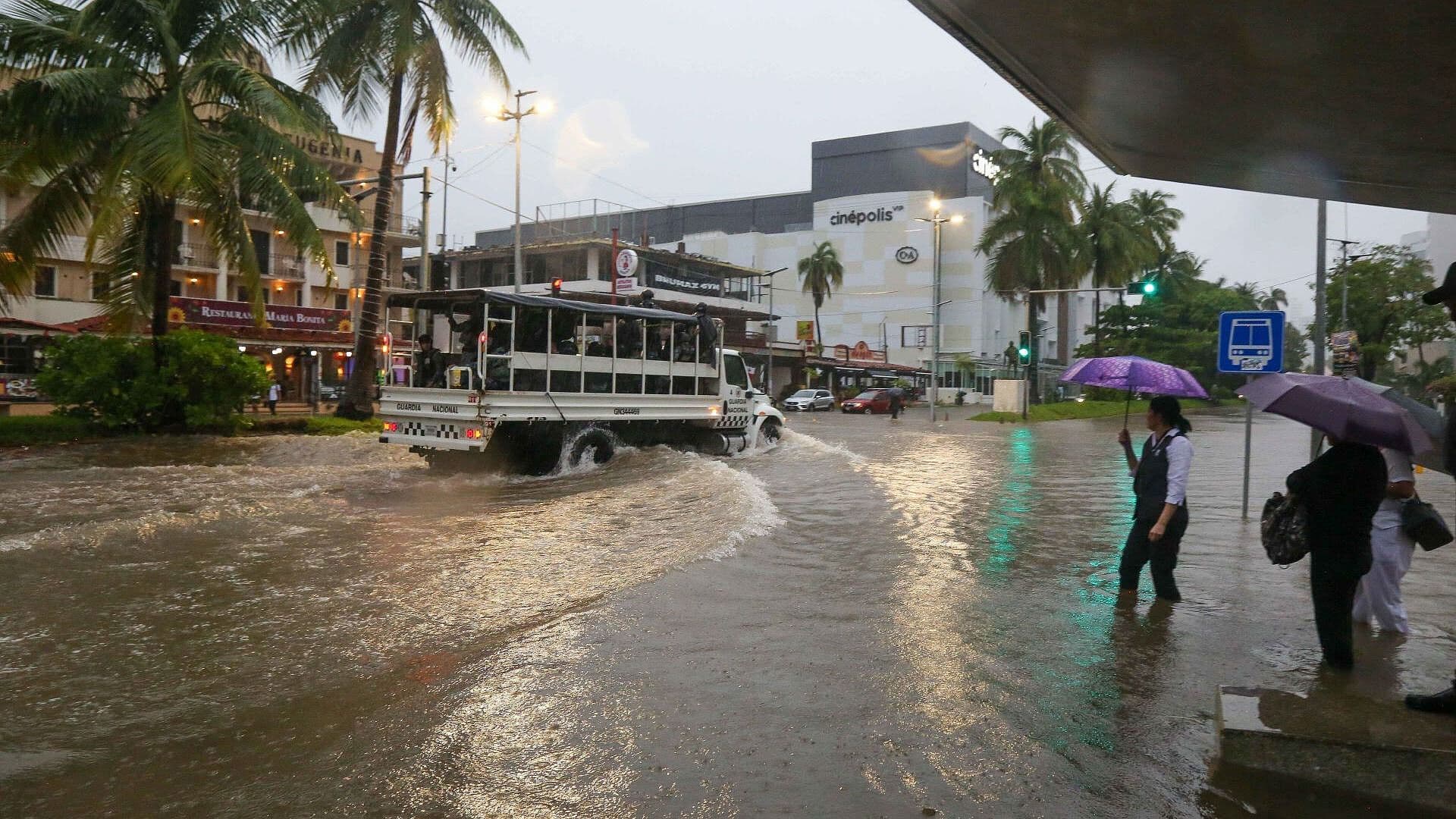 Protección Civil pide Evitar la Movilidad en Costas de Jalisco y Nayarit ante Impacto de Simon