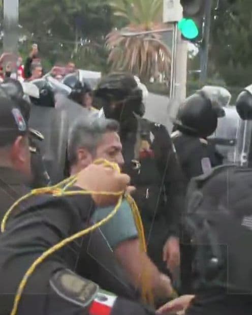 Riña entre Manifestantes del IMSS y Policías por Liberación de Vialidades, CDMX
