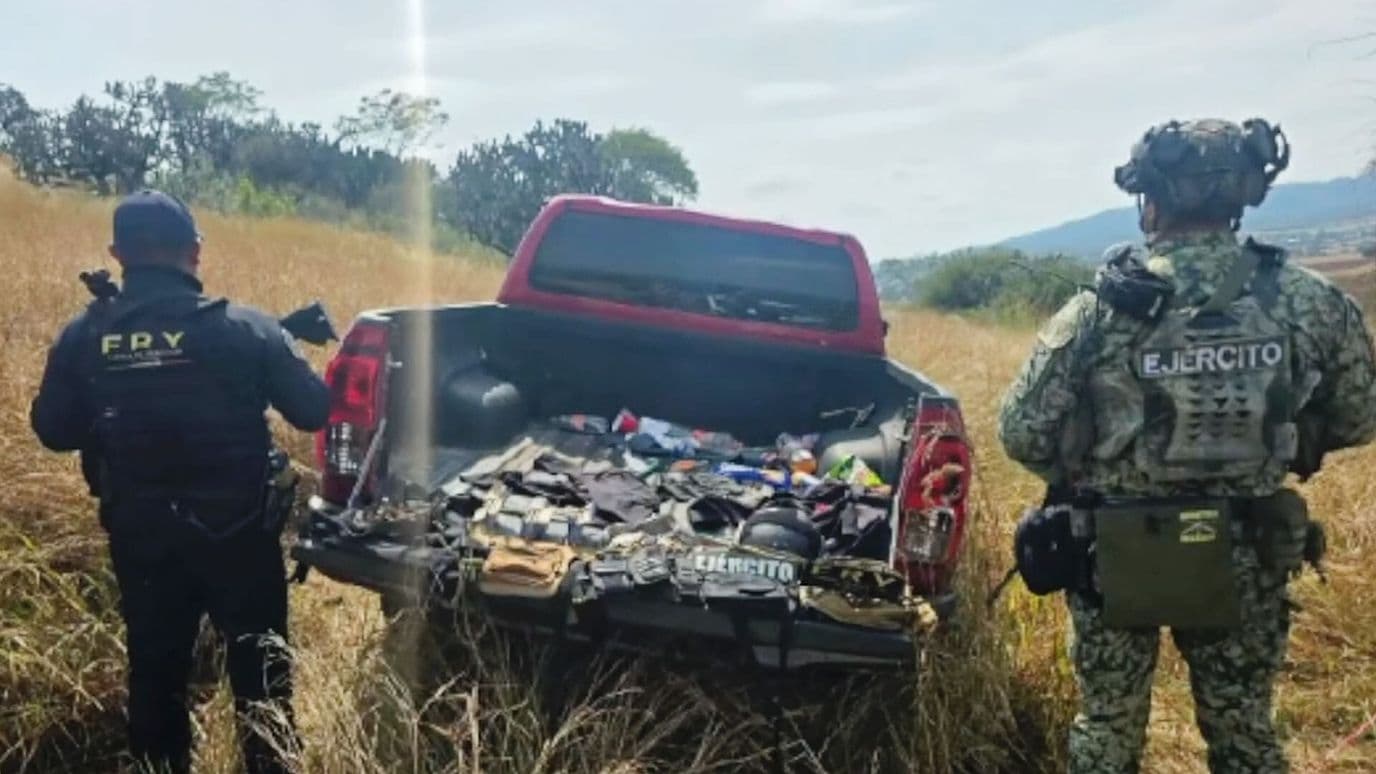 Encuentran Camioneta Abandonada con Arsenal en Yuriria Guanajuato