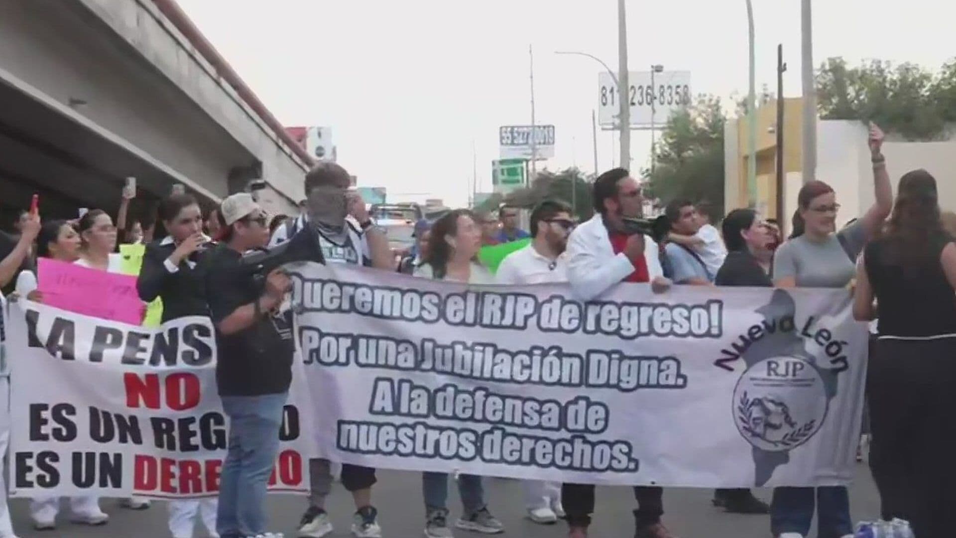 Continua Manifestación de Trabajadores del IMSS En Monterrey