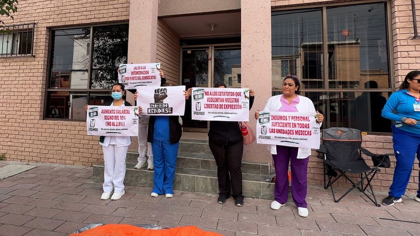Empleados del IMSS Instalan Plantón para Pedir Aumento Salarial en Saltillo, Coahuila