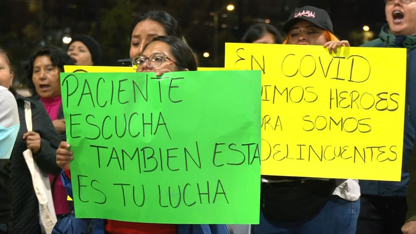 Personal del Nuevo Hospital Regional 25 del IMSS Bloquea Calzada Zaragoza