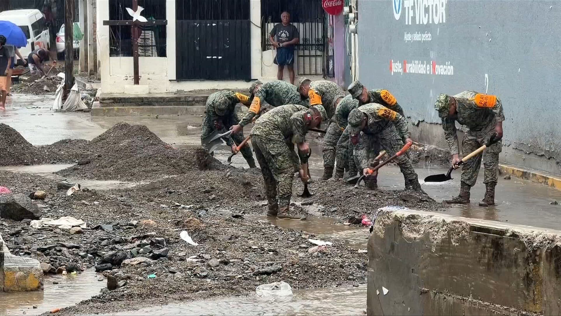 El Huracán Simon Deja Inundaciones en Guerrero en su Paso por el Pacífico