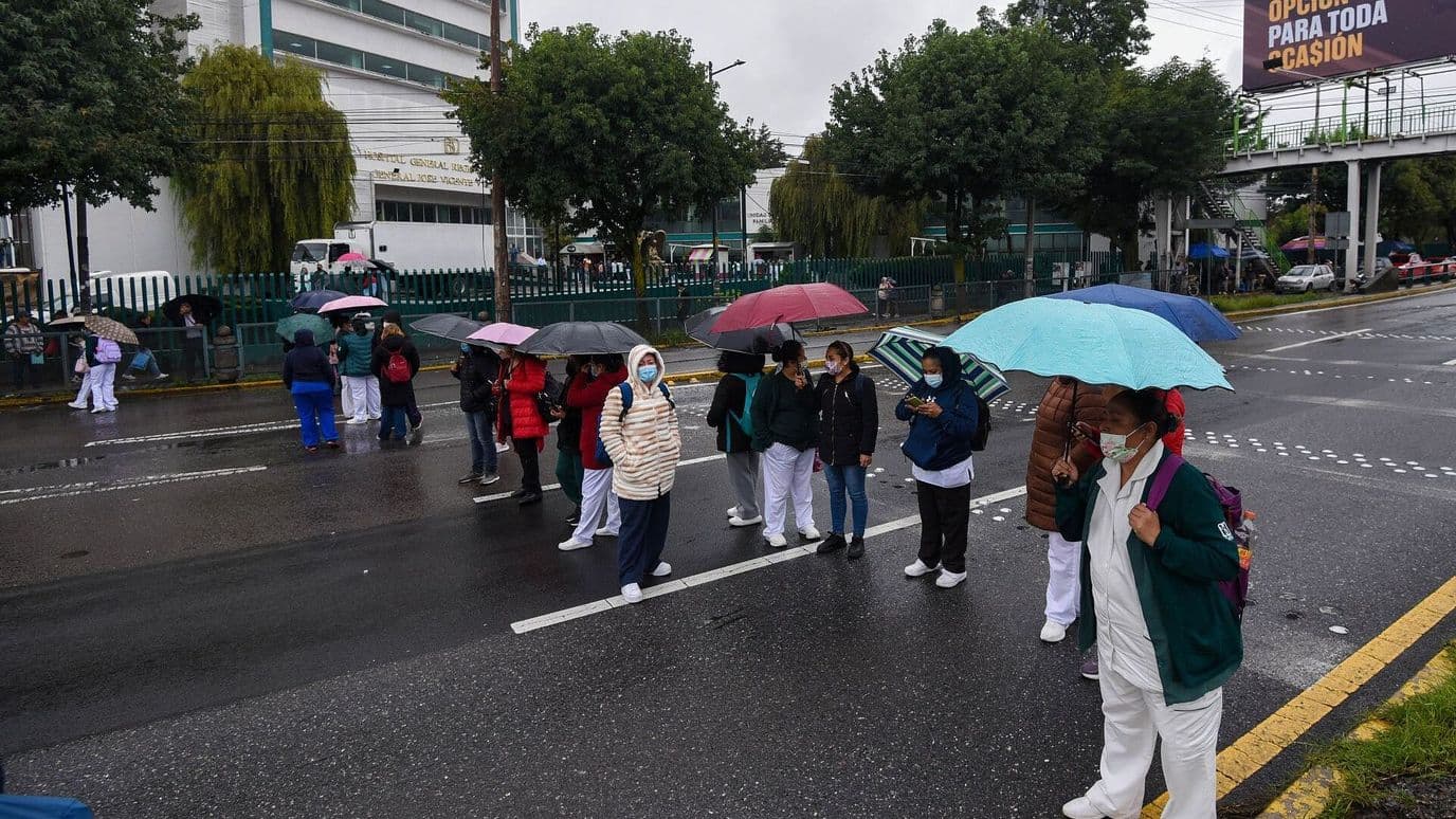 Trabajadores del IMSS Extienden Protestas por Salarios e Insumos en México