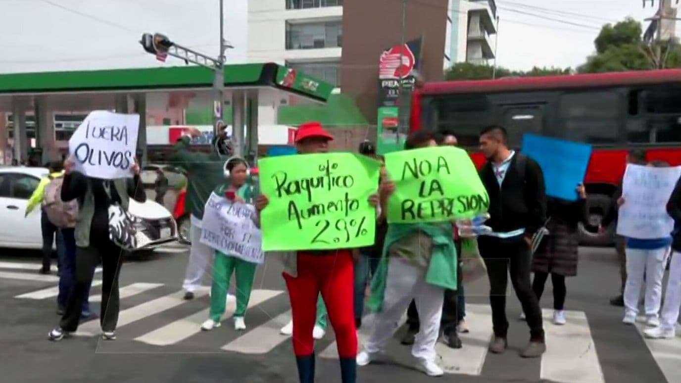 Trabajadores del IMSS Bloquean Xola y Exigen Salida de su Líder Sindical