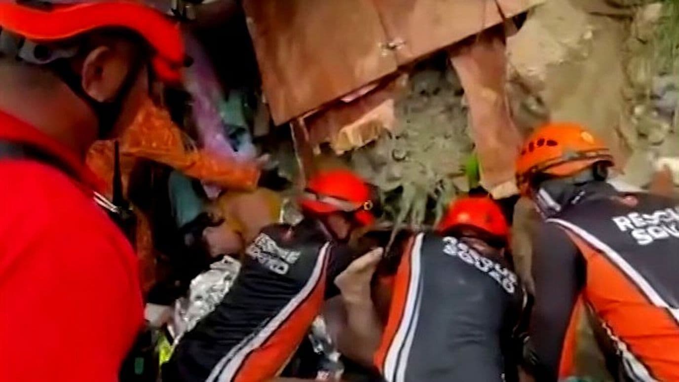 Deslizamiento Sepulta una Casa y Deja Tres Muertos en Cebú, Filipinas