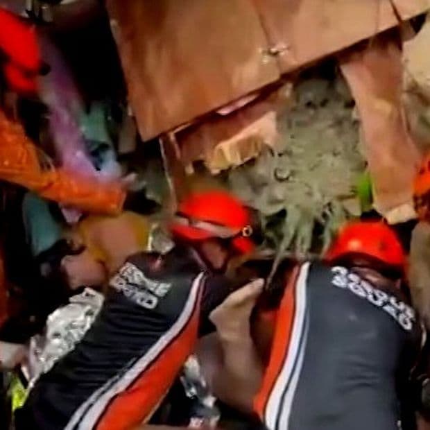 Deslizamiento Sepulta una Casa y Deja Tres Muertos en Cebú, Filipinas