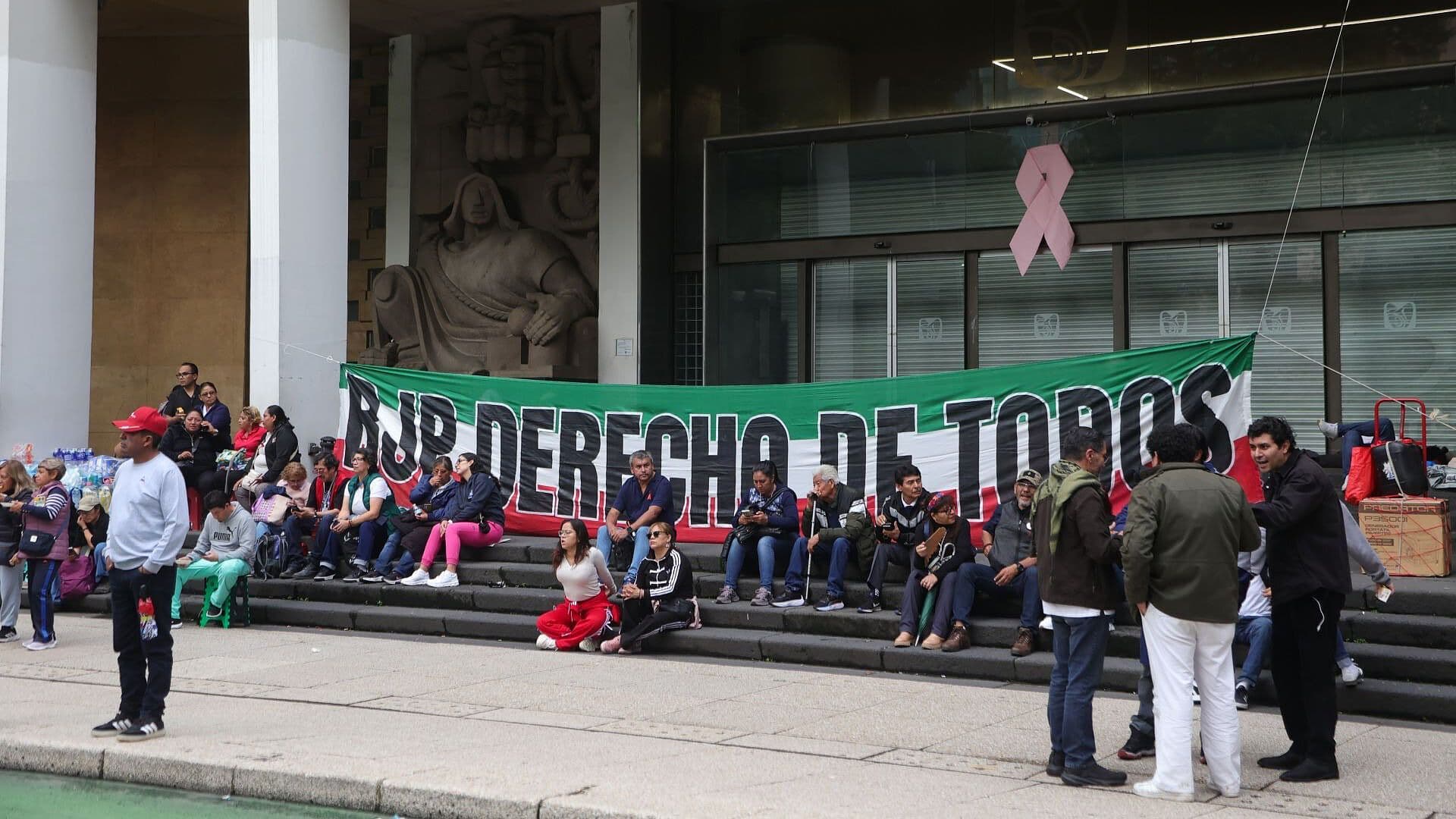 Trabajadores del IMSS Liberan Reforma, pero Mantienen Plantón y Prevén Más Bloqueos