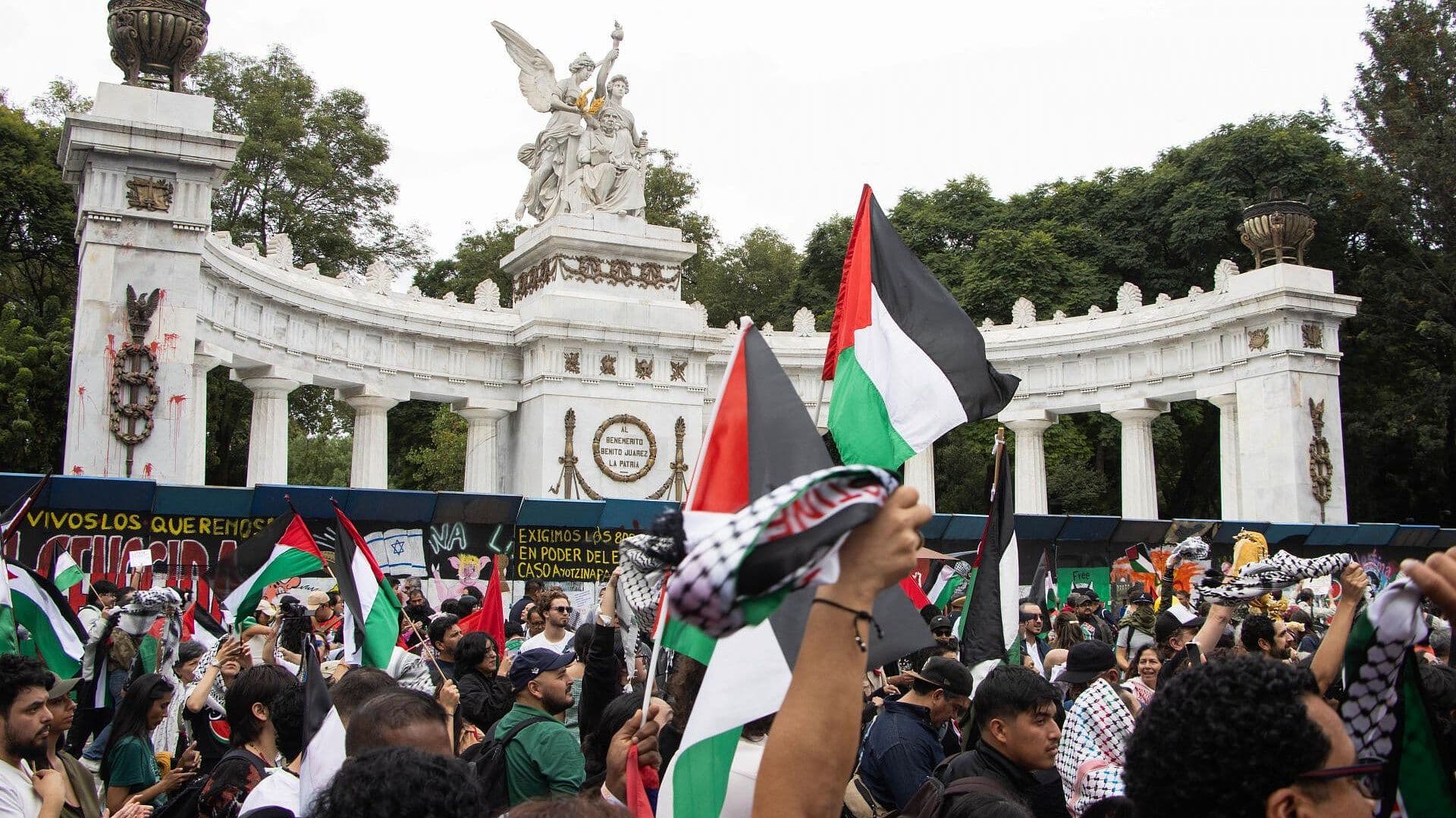 Cientos Marchan por Palestina sobre Paseo de la Reforma en CDMX