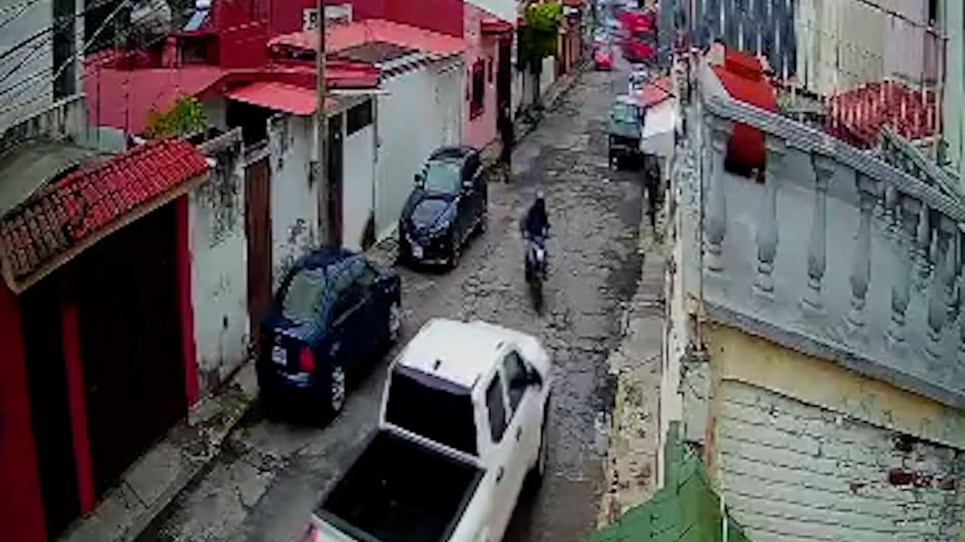 Conductor Evade a Presuntos Asaltantes