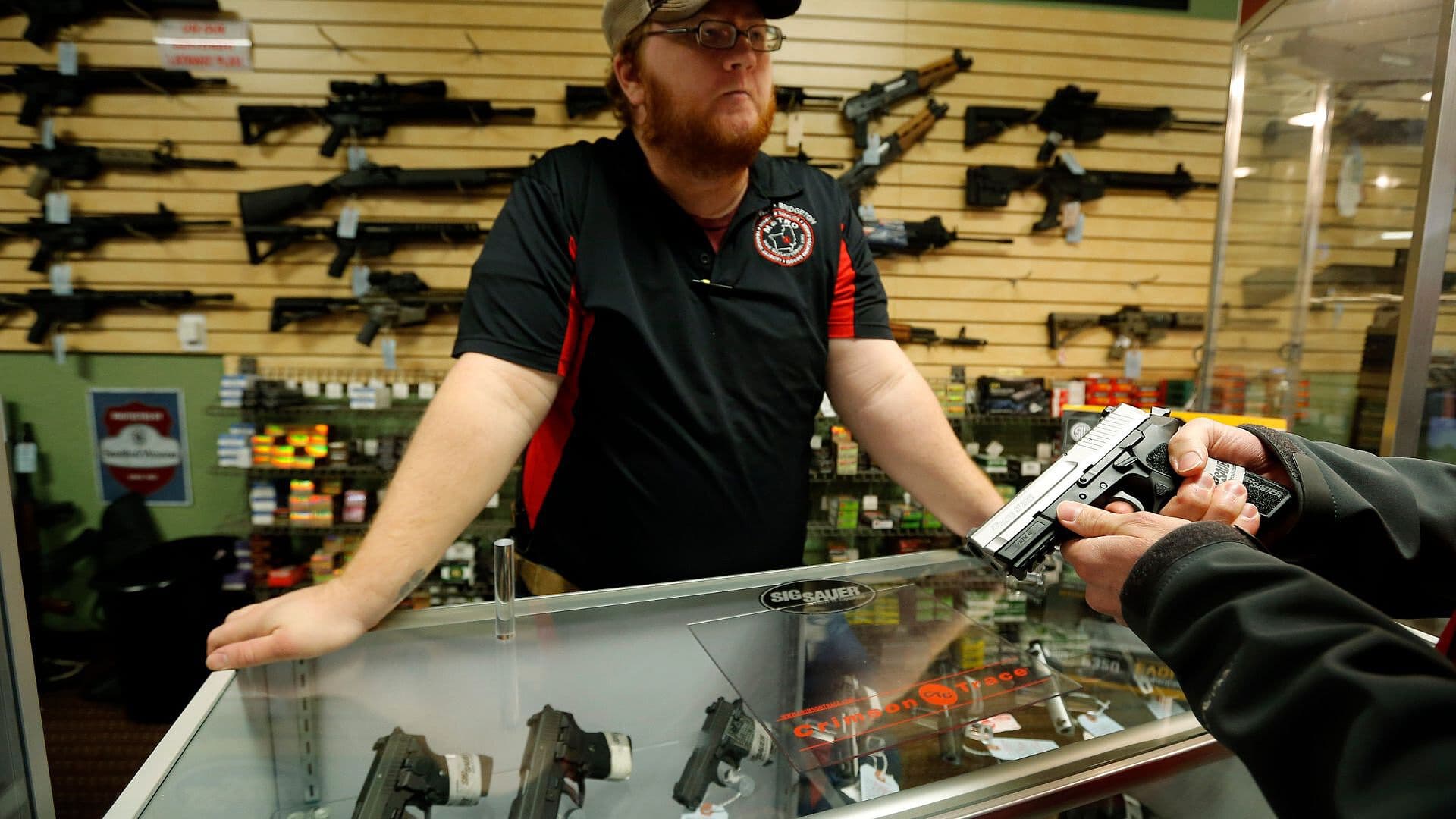 Dinero y Estatus Atraen a Jóvenes de EEUU a Redes que Abastecen de Armas a Cárteles