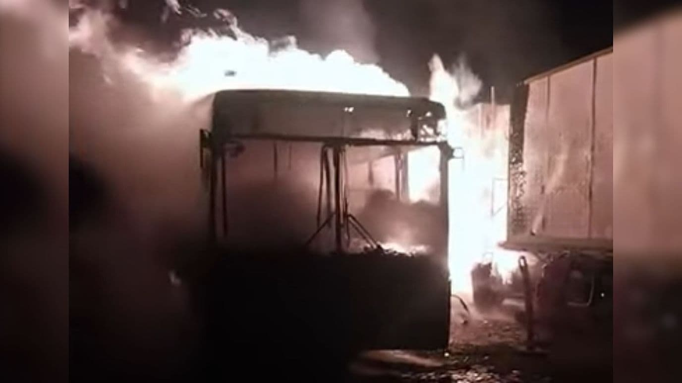 Camión de Ruta 223 se Incendia en Monte Kristal en Juárez, NL