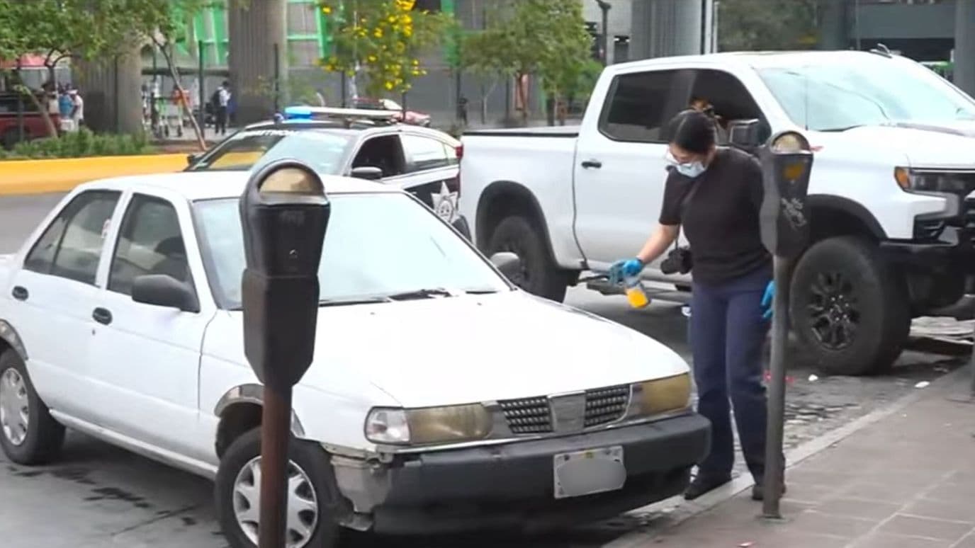 Investigan Auto con Reporte de Robo en el Centro de Monterrey