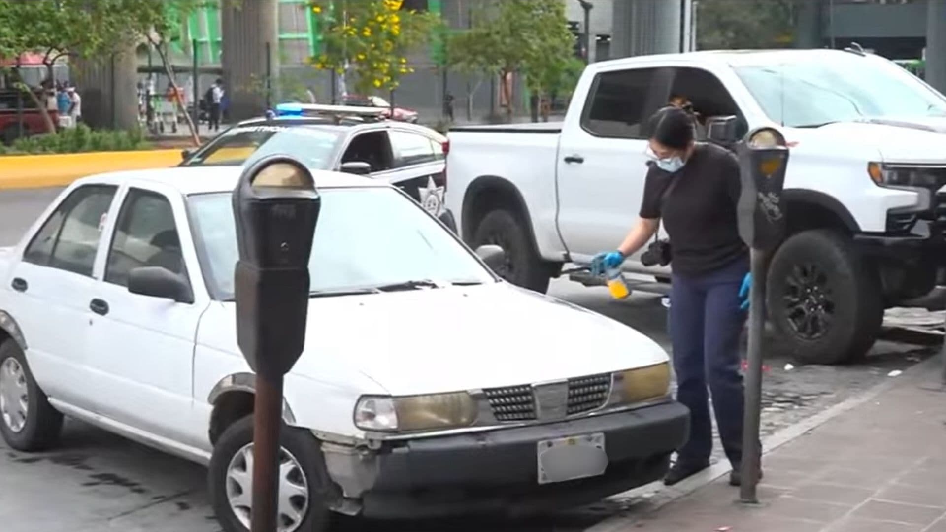 Investigan Auto con Reporte de Robo en el Centro de Monterrey