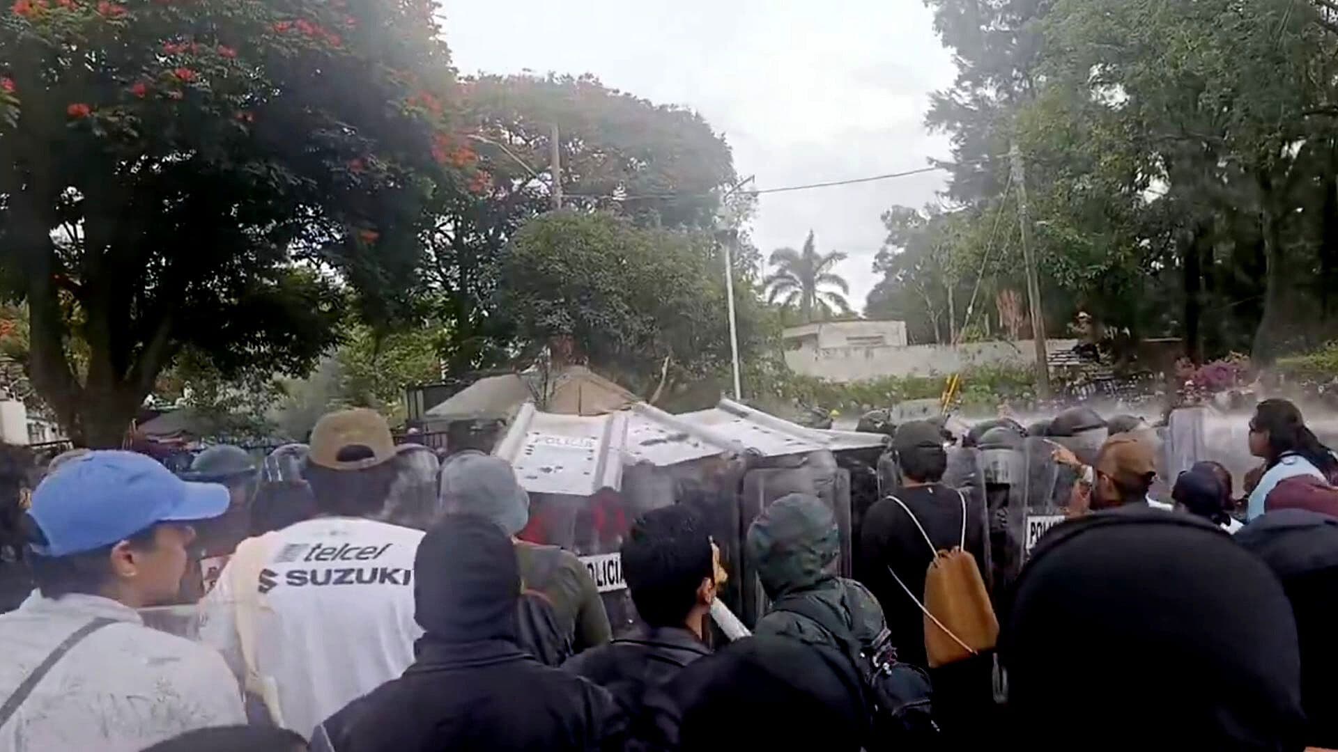 Protesta por Agua de Calidad Terminó con Despliegue Antimotines en Casa Jalisco