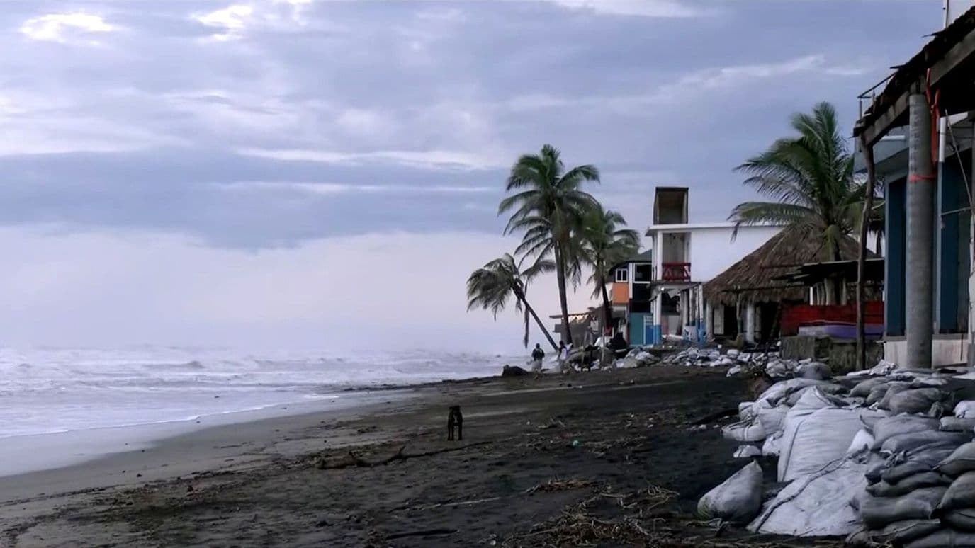 Bajó Emergencia por Huracán Simon en Michoacán y Reanudaron Clases
