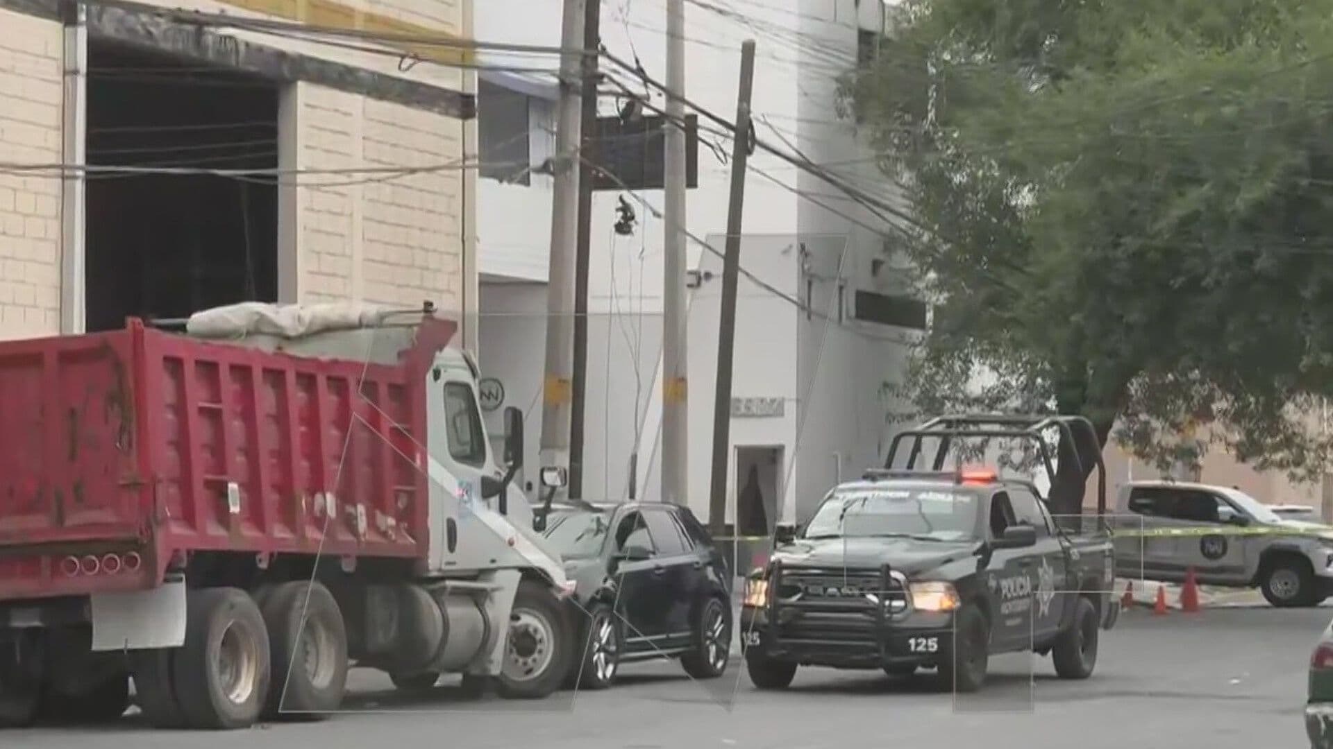 Persecución, Balacera y Robo de Carro en Col. Artillero en Monterrey