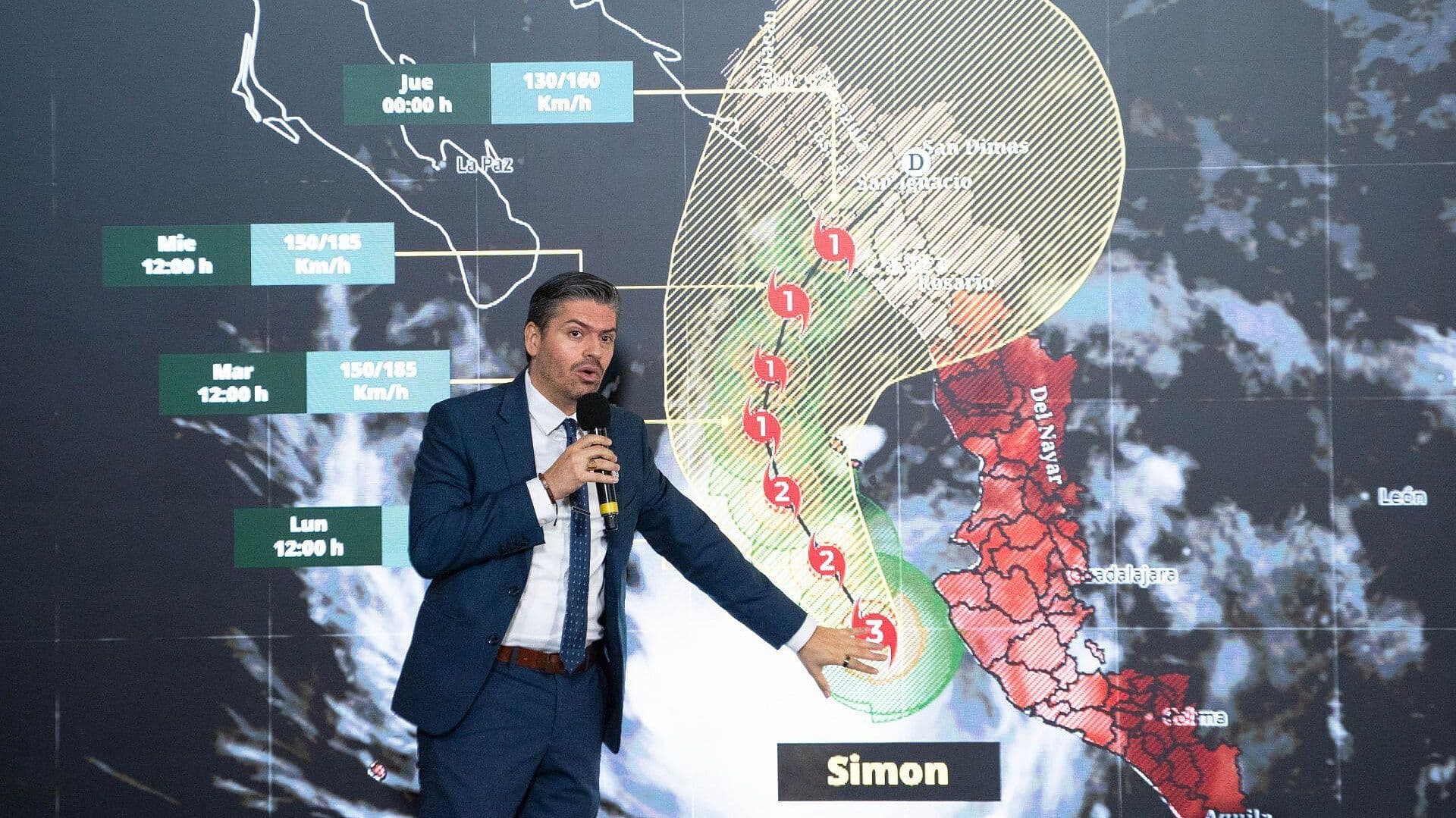 SMN Informa que el Huracán Simon Alcanza Categoría 3 cerca de Jalisco