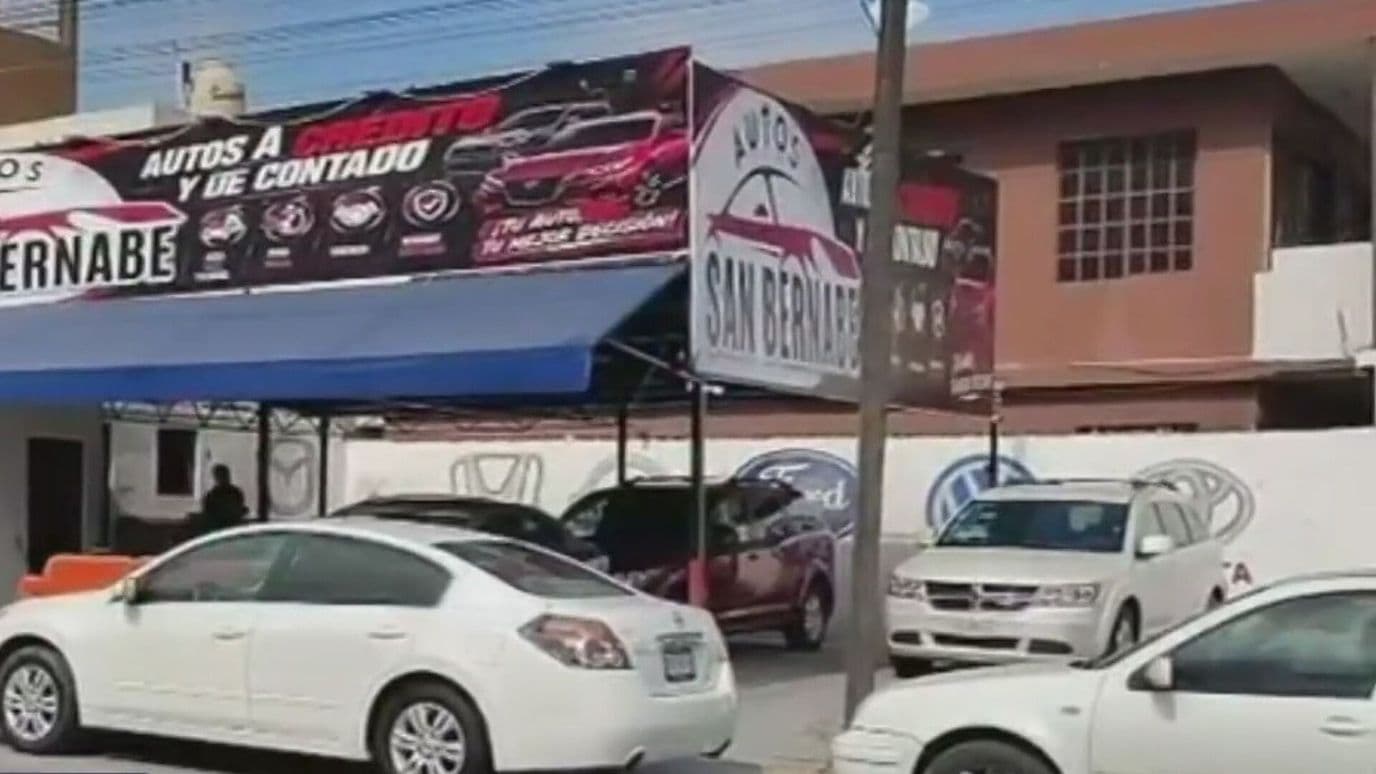 Roban 5 Vehículos de Lotes de Autos en Col. Mirador de las Mitras en Monterrey